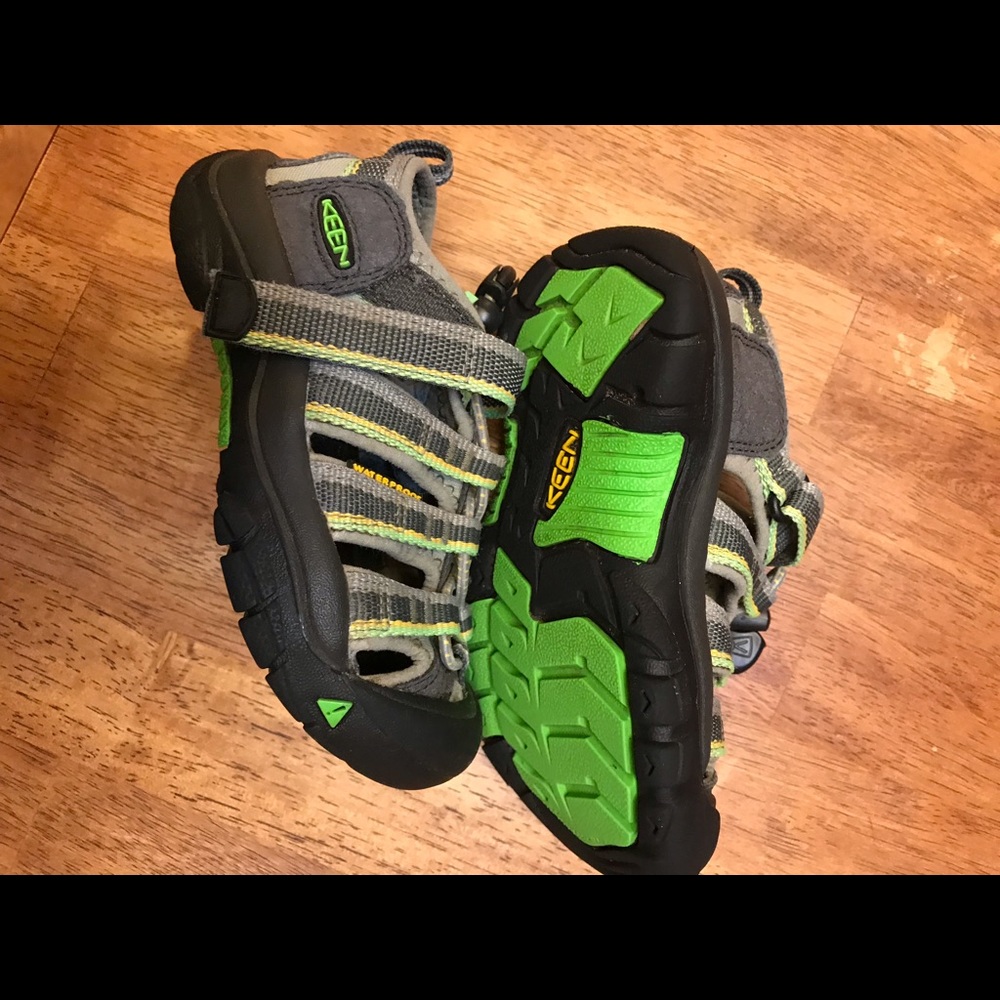 SOLD Keen toddler shoe